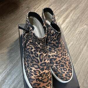 Naturalizer Women's Miranda Brown Cheetah High Top Zipper Sneaker Booties Size 9